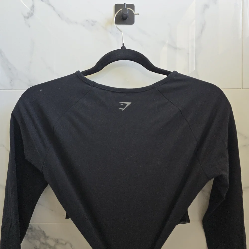 Whitney Simmons x Gymshark Black Cropped Top - Picture 2 of 3